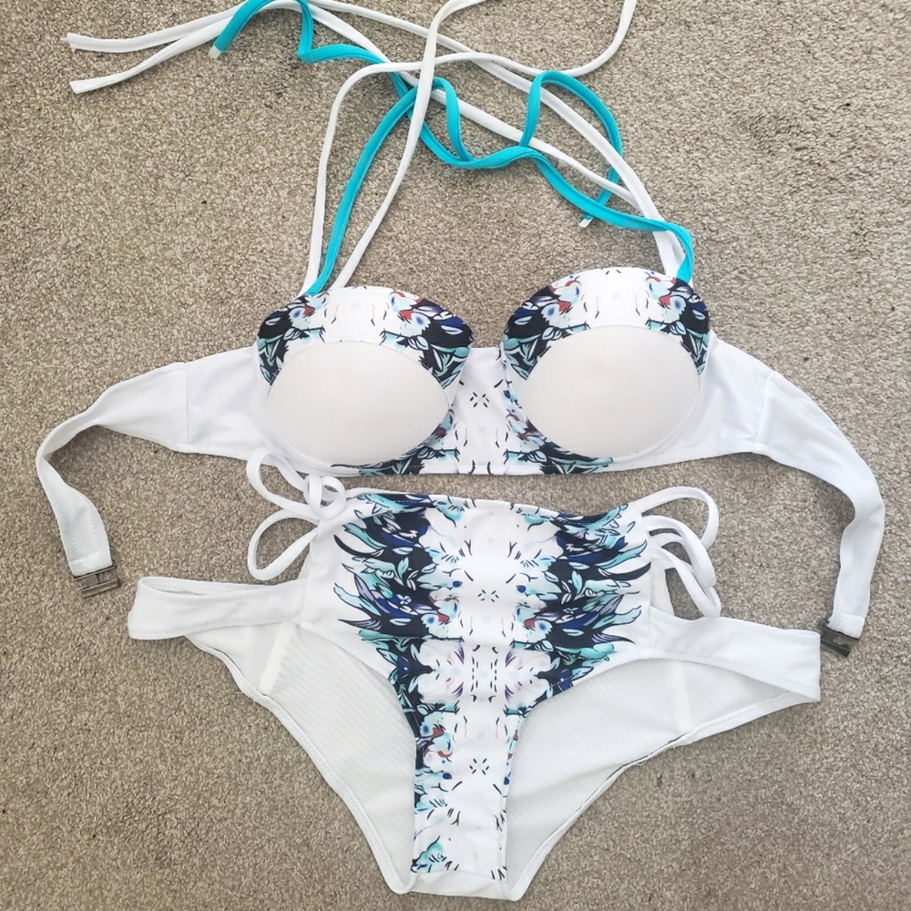 Sexy strappy bikini
